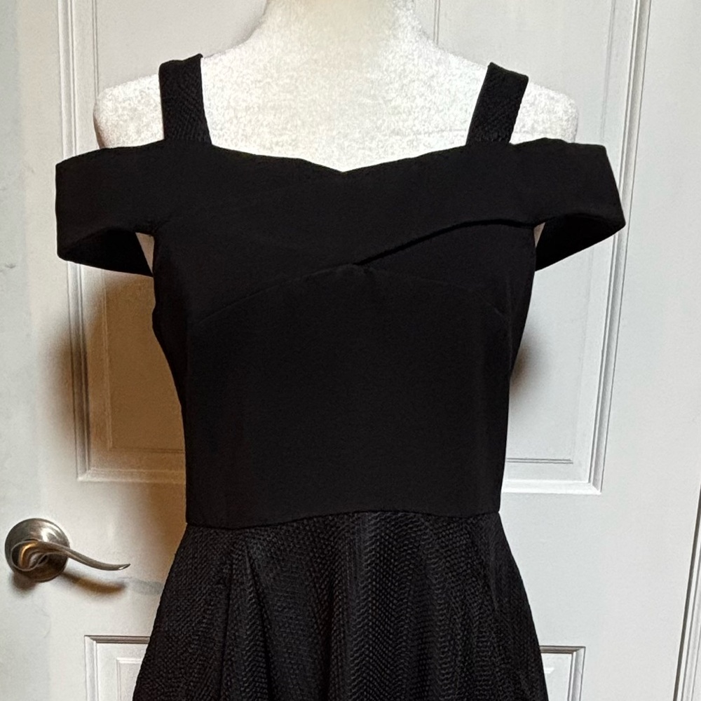 Elliatt Black Off-Shoulder Midi Dress